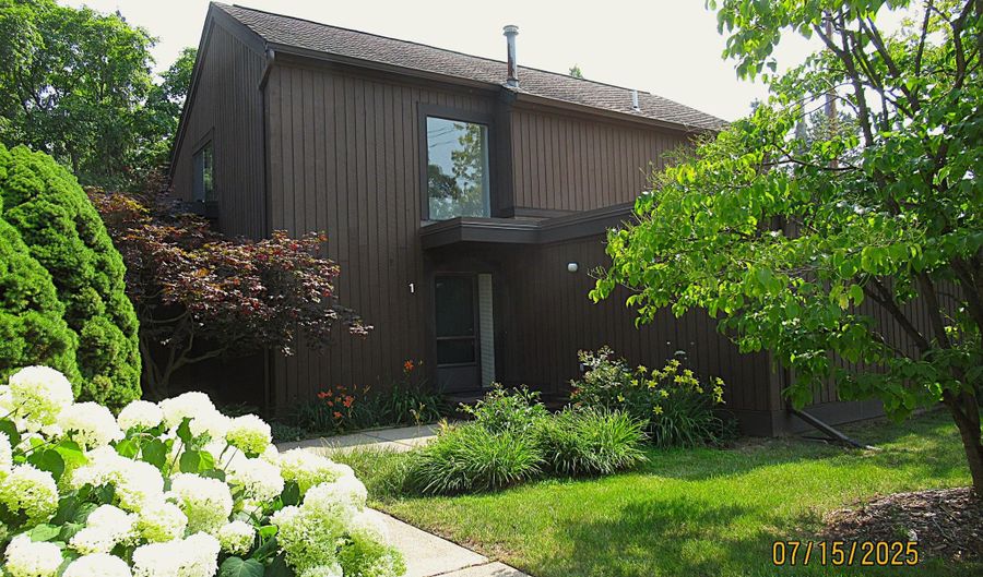 1 Westbury Ct, Ann Arbor, MI 48105 - 3 Beds, 2 Bath