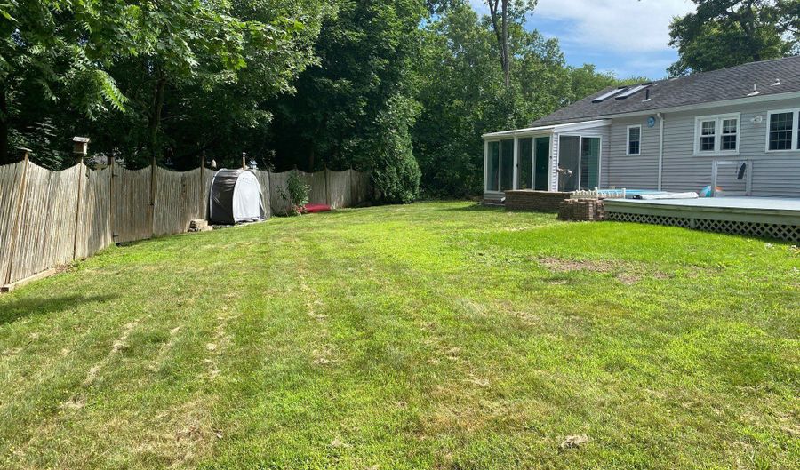 18 Beach Park Rd, Clinton, CT 06413 - 3 Beds, 3 Bath