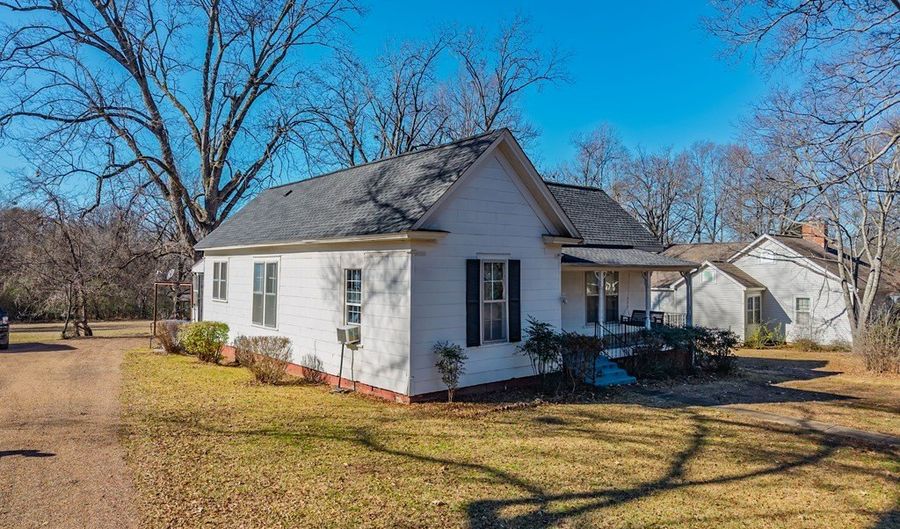 210 Eureka St, Batesville, MS 38606 - 3 Beds, 1 Bath