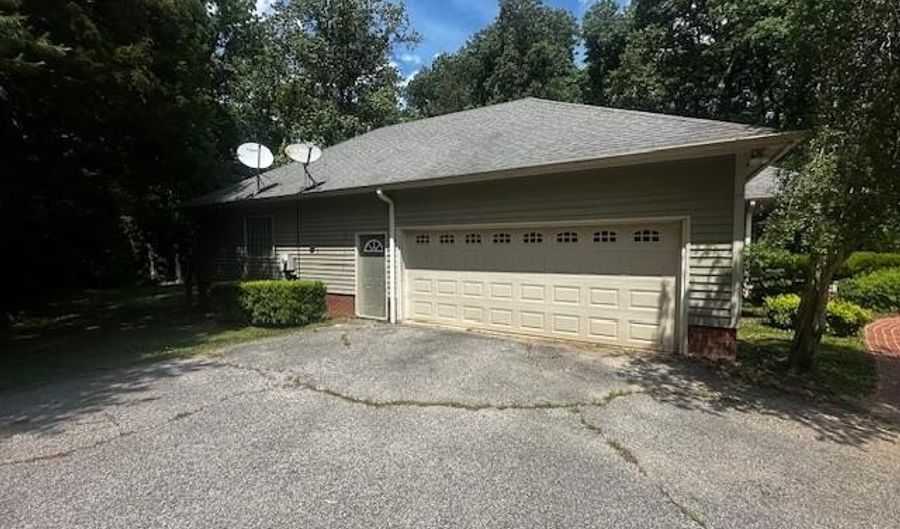 1014 Crawford Springs Rd, Beech Bluff, TN 38313 - 4 Beds, 3 Bath