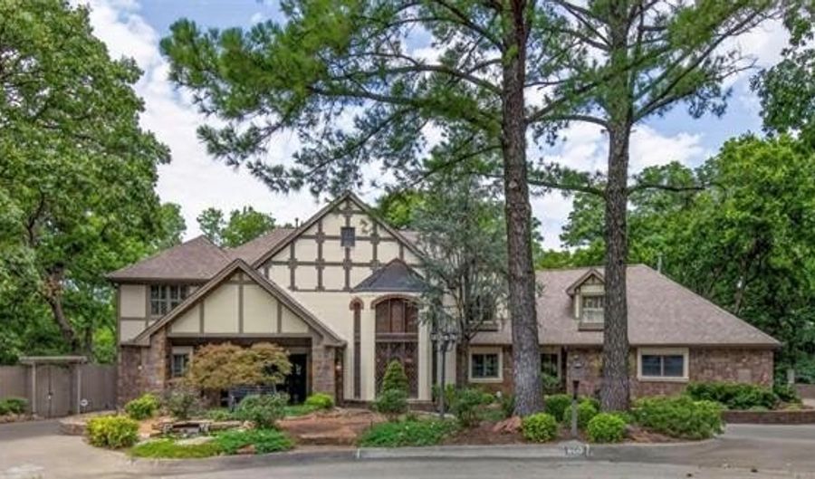 600 Brookhollow Ct, Bartlesville, OK 74006 - 4 Beds, 6 Bath
