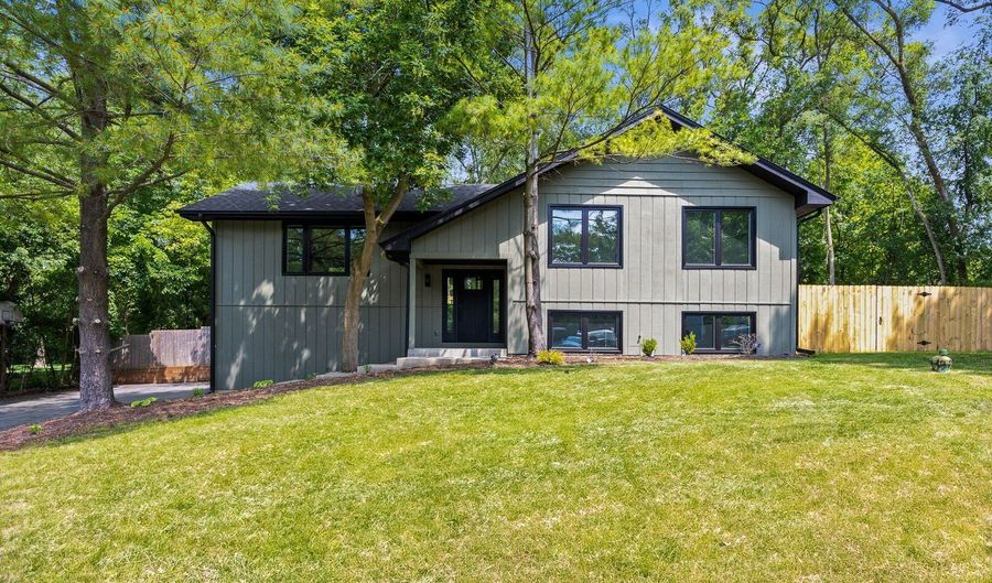 9704 Captains Dr, Algonquin, IL 60102 - 4 Beds, 3 Bath