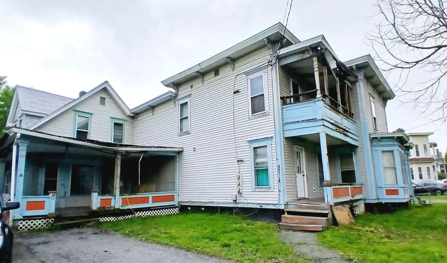 12 Pleasant St, Barre, VT 05641 - 8 Beds, 3 Bath