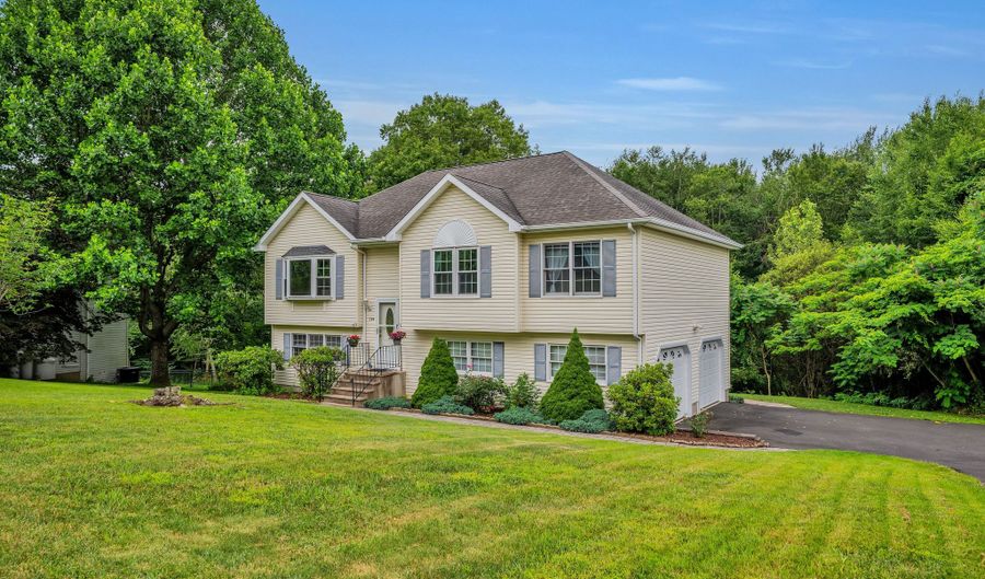 114 Tiffany Ln, Bristol, CT 06010 - 3 Beds, 3 Bath