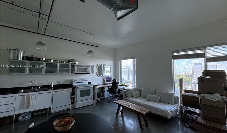 10 SW South River Dr 1005, Miami, FL 33130 - 1 Beds, 1 Bath