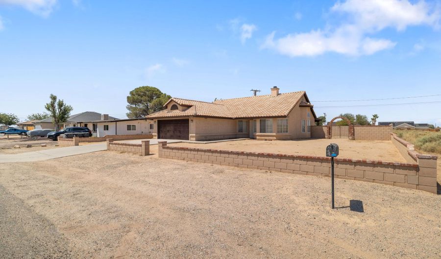 9237 Peach Ave, California City, CA 93505 - 3 Beds, 2 Bath