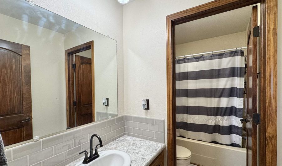 5756 322nd Rd, Arkansas City, KS 67005 - 3 Beds, 2 Bath