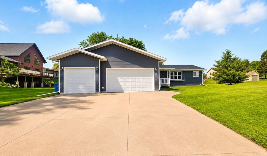207 2nd Ave NW, Altura, MN 55910 - 4 Beds, 3 Bath