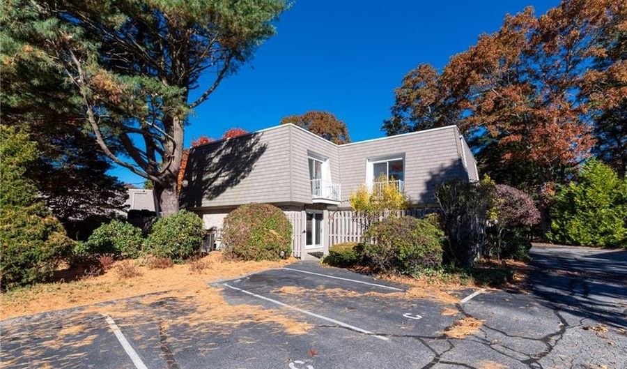 6 Caddy Rock Rd C, North Kingstown, RI 02852 - 2 Beds, 3 Bath