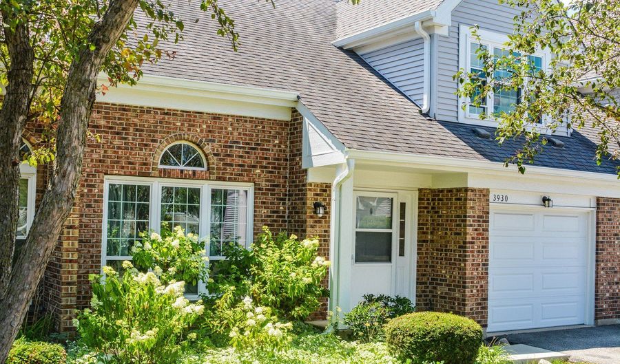 3930 Newport Way, Arlington Heights, IL 60004 - 2 Beds, 2 Bath