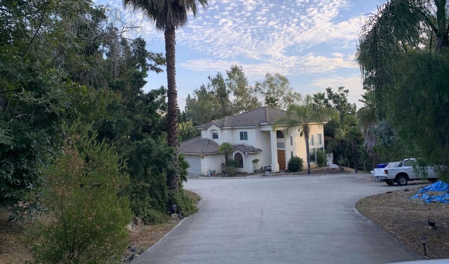 10915 Sunray Pl, La Mesa, CA 91941 - 4 Beds, 3 Bath