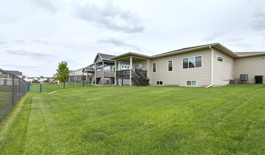 827 33rd Ct SW, Altoona, IA 50009 - 4 Beds, 3 Bath