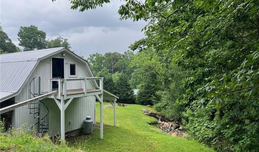 2753 Dutch Creek Rd, Banner Elk, NC 28604 - 4 Beds, 3 Bath