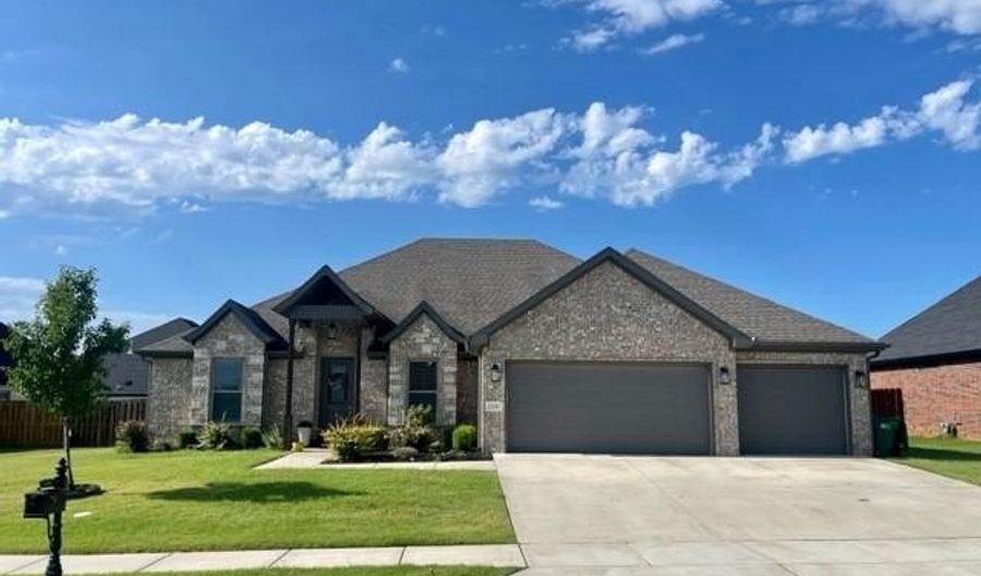 1341 Little Osage Ln, Bentonville, AR 72713 - 5 Beds, 3 Bath