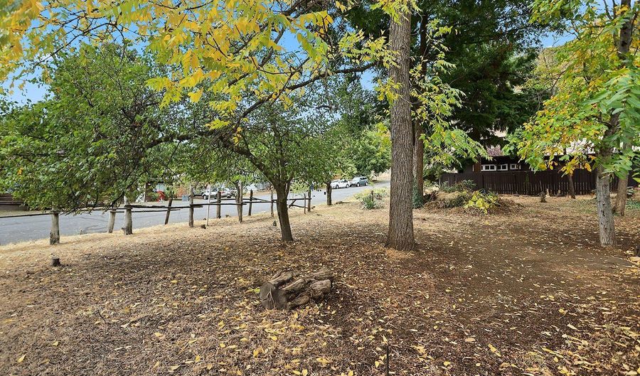 E Franklin ST, Bingen, WA 98605 - 0 Beds, 0 Bath