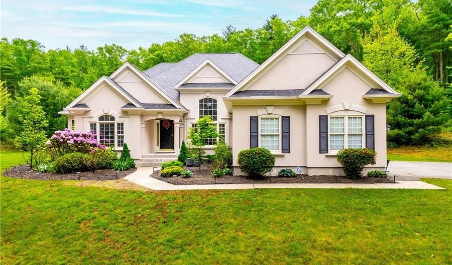 4 Hart Pond Dr, North Smithfield, RI 02896 - 4 Beds, 3 Bath