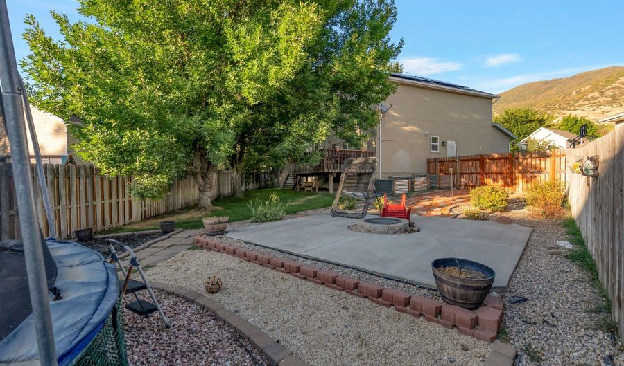 1927 N 450 W, Centerville, UT 84014 - 4 Beds, 2 Bath