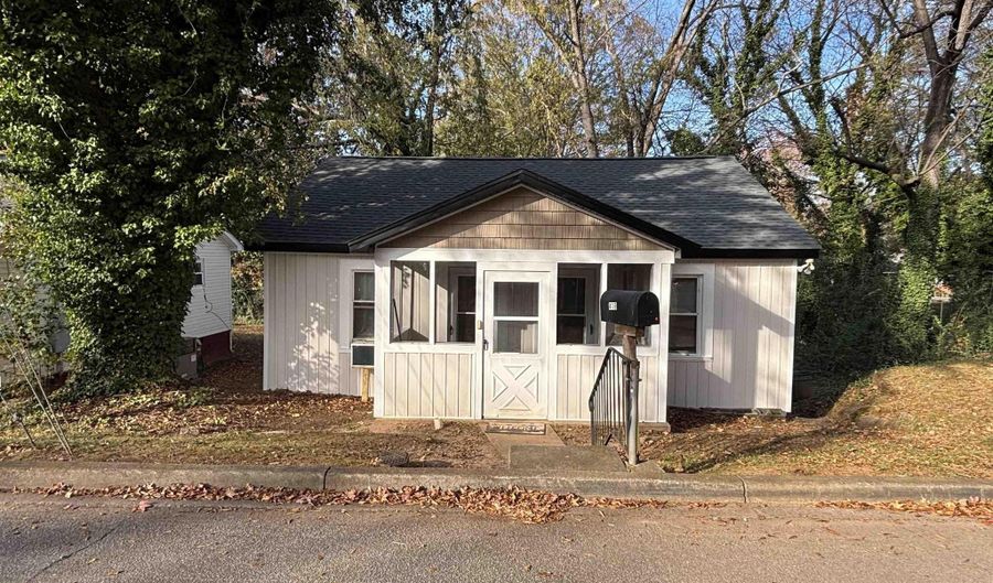 419 Douglas St, Anderson, SC 29624 - 2 Beds, 1 Bath