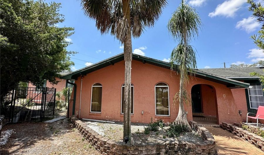 300 BROADVIEW Ave, Altamonte Springs, FL 32701 - 4 Beds, 3 Bath