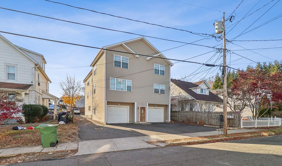 10 Griffing Ave APT C, Danbury, CT 06810 - 3 Beds, 2 Bath