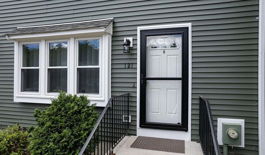 121 Twin Brook Ln 121, Bellingham, MA 02019 - 2 Beds, 2 Bath