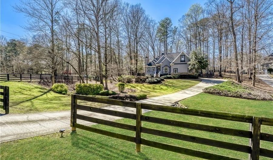 14124 Hopewell Rd, Alpharetta, GA 30004 - 5 Beds, 5 Bath