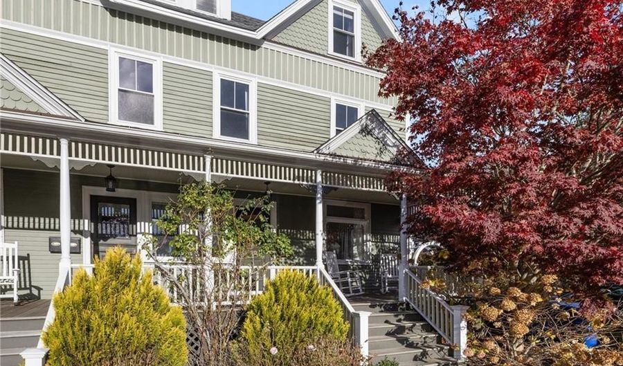 30 Bull St, Newport, RI 02840 - 3 Beds, 2 Bath