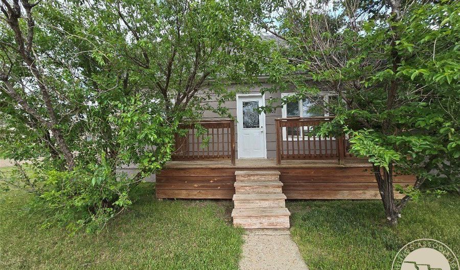 302 S 8th St E, Baker, MT 59313 - 4 Beds, 2 Bath