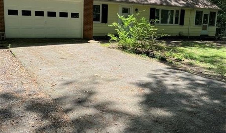 100 Forge Rd, North Kingstown, RI 02852 - 3 Beds, 1 Bath