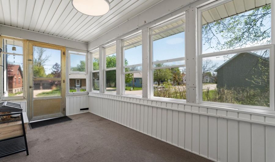 116 W Campbell St, Alpena, MI 49707 - 2 Beds, 1 Bath