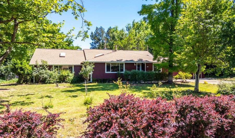 5609 Shady Ln, Anderson, CA 96007 - 4 Beds, 2 Bath