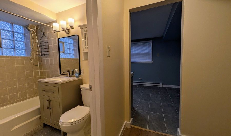 11840 S Karlov Ave BE, Alsip, IL 60803 - 1 Beds, 1 Bath