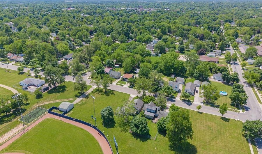 922 Addison St, Adrian, MI 49221 - 2 Beds, 1 Bath