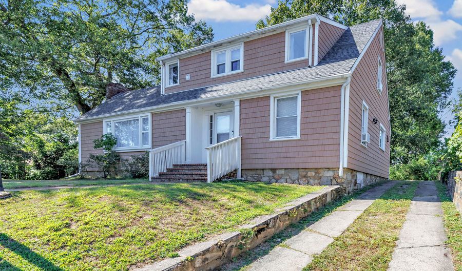 86 Vanguard St, Bridgeport, CT 06606 - 4 Beds, 2 Bath