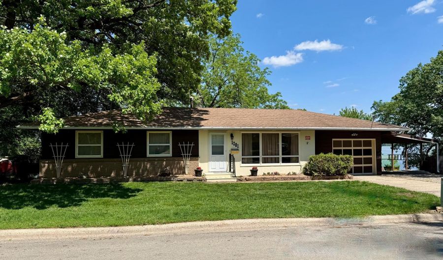 1201 Frank Hall Dr, Albert Lea, MN 56007 - 2 Beds, 2 Bath