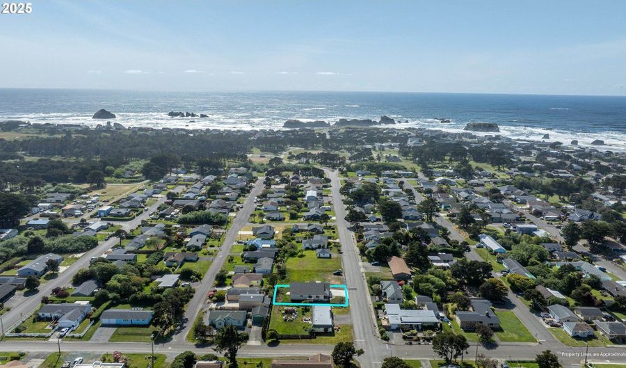 655 11th St, Bandon, OR 97411 - 3 Beds, 2 Bath