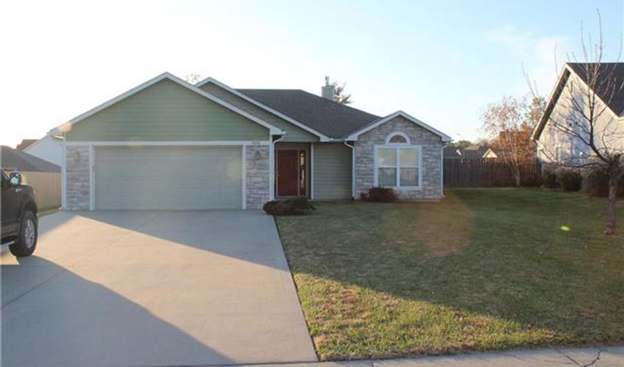 1051 Firetree Ave, Baldwin City, KS 66006 - 3 Beds, 2 Bath