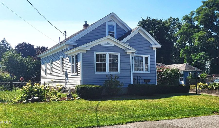 24 Madison Ave, Albany, NY 12205 - 2 Beds, 3 Bath