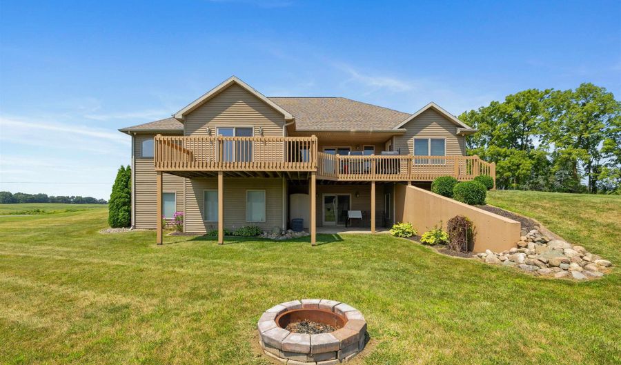 1021 E 145 Rd, Angola, IN 46703 - 5 Beds, 3 Bath