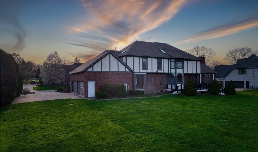 275 Camden Ln, Aurora, OH 44202 - 4 Beds, 5 Bath