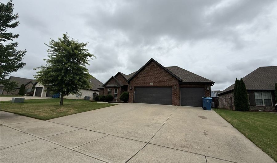 3200 Satinwood Ave, Bentonville, AR 72713 - 4 Beds, 3 Bath