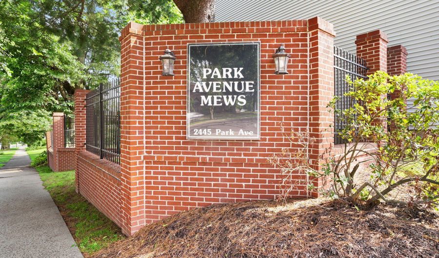 2445 Park Ave 37, Bridgeport, CT 06604 - 2 Beds, 3 Bath