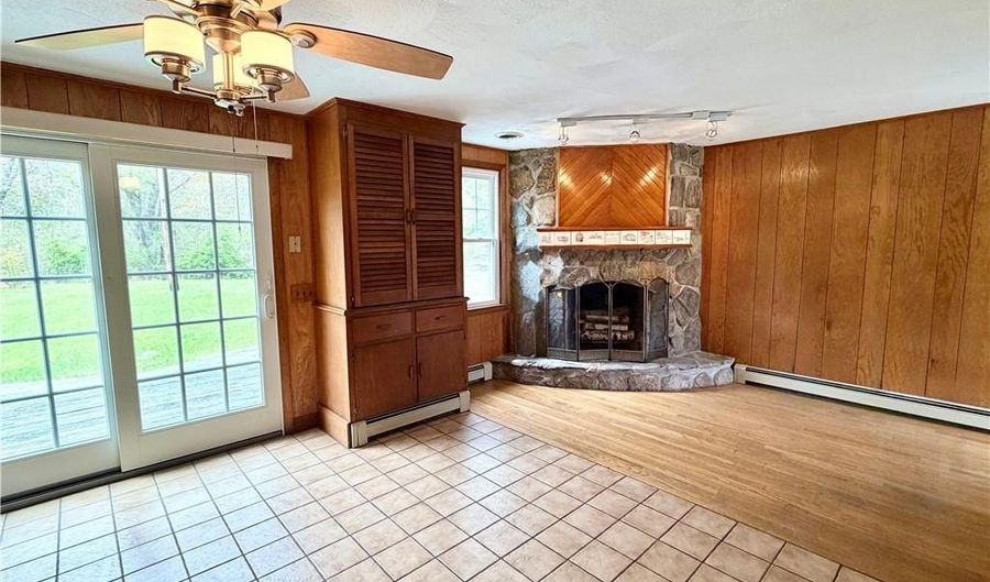 6 Lakewood Dr, Narragansett, RI 02882 - 4 Beds, 2 Bath
