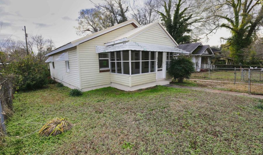324 E 3RD St, Anniston, AL 36207 - 2 Beds, 1 Bath