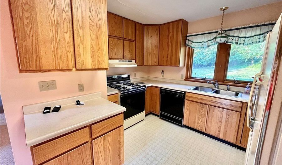 8238 Center Rd, Ashtabula, OH 44004 - 2 Beds, 2 Bath