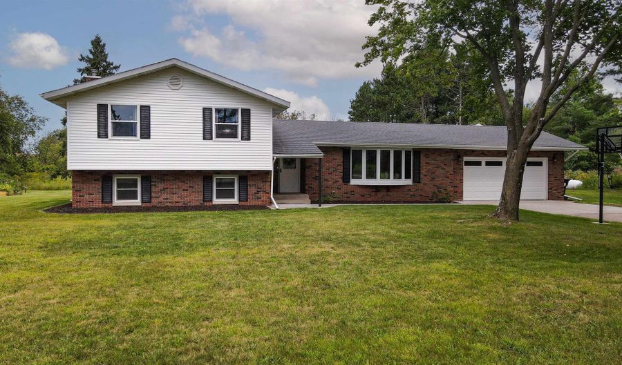 8440 COUNTY ROAD B, Amherst, WI 54406 - 4 Beds, 2 Bath