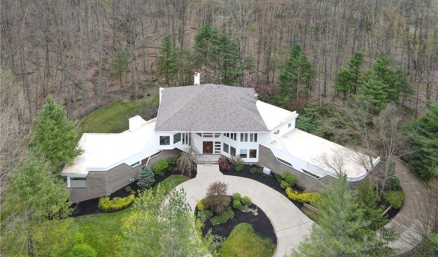 25 River Mountain Dr, Chagrin Falls, OH 44022 - 5 Beds, 7 Bath