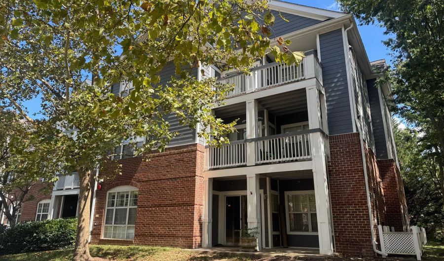 20311 BEECHWOOD Ter 101, Ashburn, VA 20147 - 2 Beds, 2 Bath