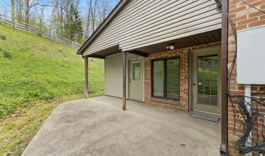 74 Muncy Ln, Ashland, KY 41102 - 5 Beds, 5 Bath