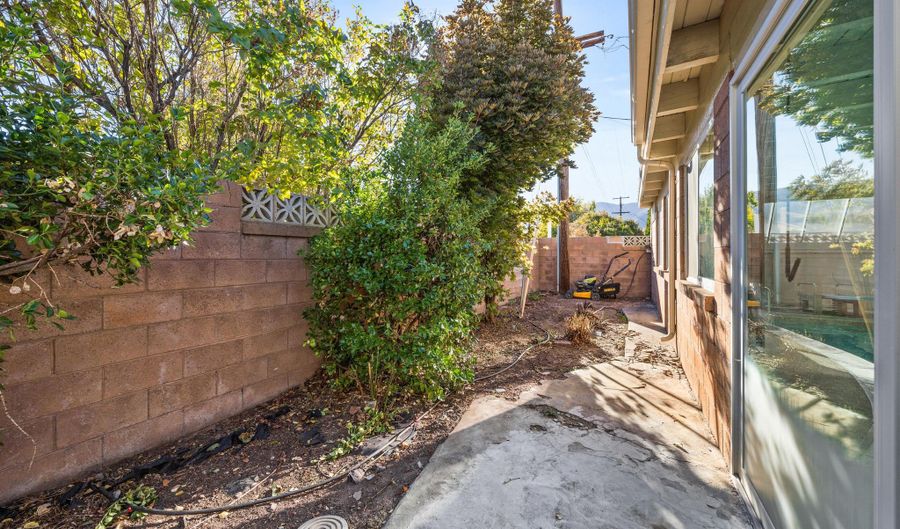 601 Ivy St, Carson City, NV 89703 - 4 Beds, 2 Bath